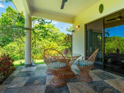 Casa Única – Oasis con vista al mar y potencial comercial en el corazón de Uvita, photo 9