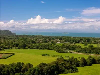 Casa Única – Oasis con vista al mar y potencial comercial en el corazón de Uvita, photo 10