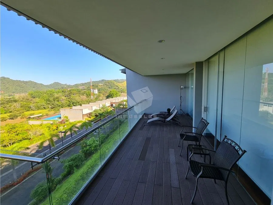 Apartamento moderno con vistas impresionantes al océano