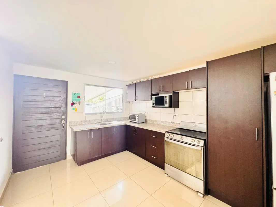 Un lugar diseñado para quienes buscan comodidad, seguridad y una ubicación privilegiada en el este de la ciudad. Construida en el 2020, esta residencia destaca por su diseño moderno ..., photo 2