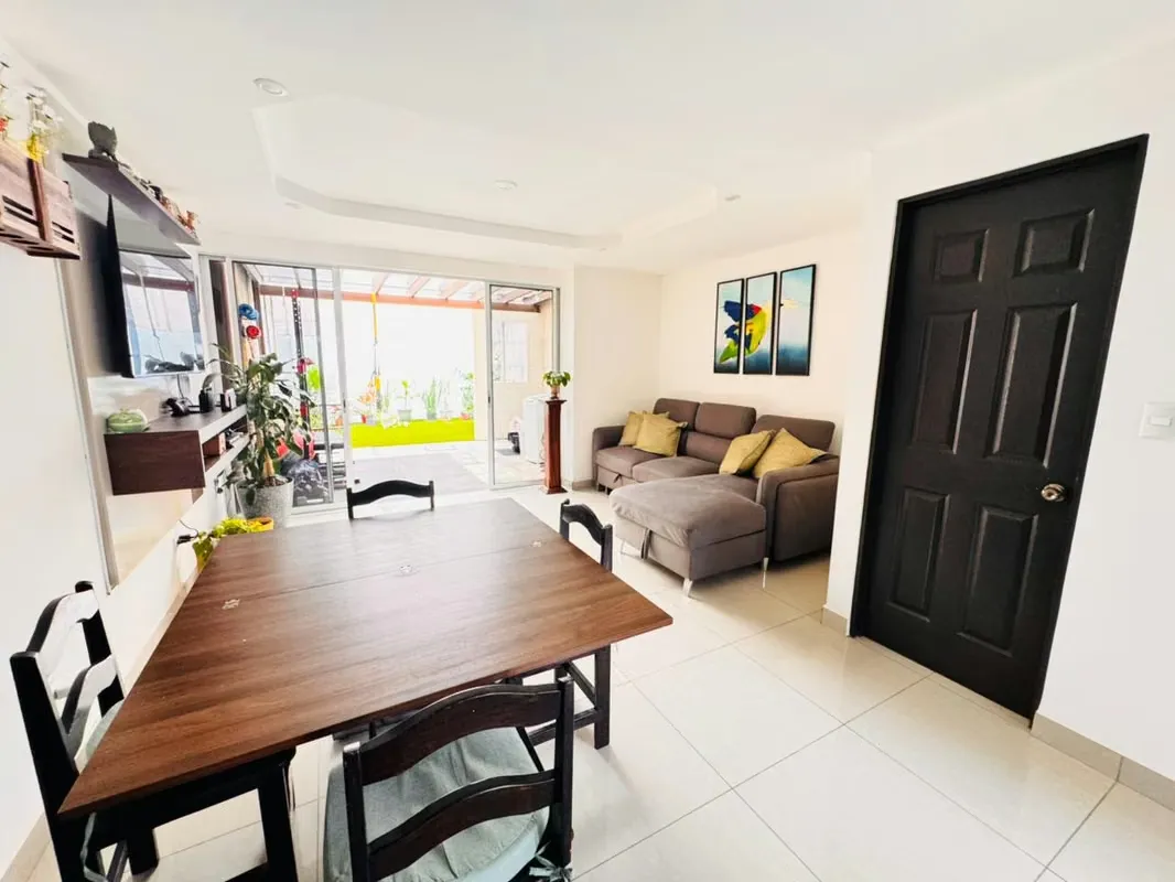 Un lugar diseñado para quienes buscan comodidad, seguridad y una ubicación privilegiada en el este de la ciudad. Construida en el 2020, esta residencia destaca por su diseño moderno ..., photo 4
