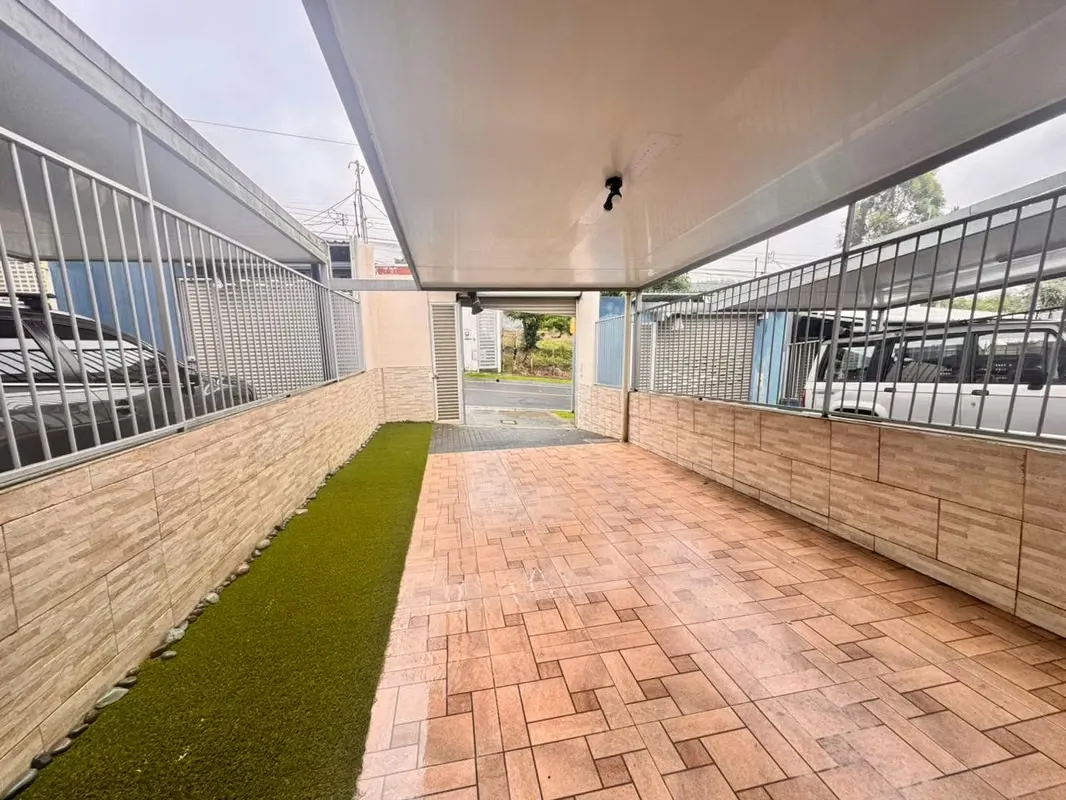 Un lugar diseñado para quienes buscan comodidad, seguridad y una ubicación privilegiada en el este de la ciudad. Construida en el 2020, esta residencia destaca por su diseño moderno ..., photo 5