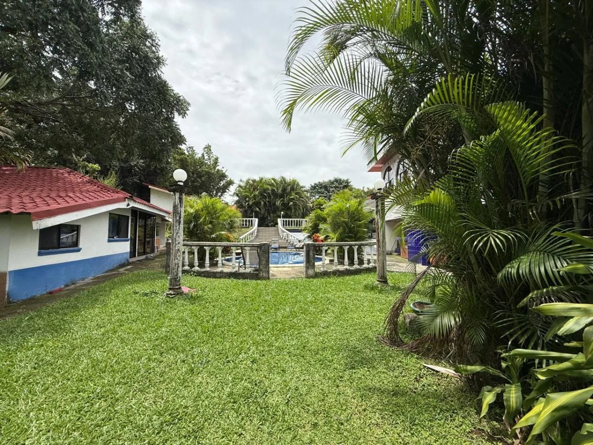 Venta de villa exclusiva con 20 apartamentos en San Lorenzo, Heredia #26-545 GS - Venta en Flores