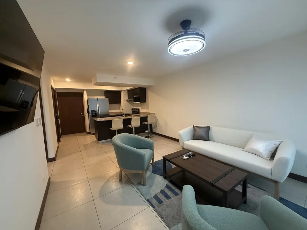 Alquiler apartamento nuevo Condominio Torres de Heredia, (KHAYA, con vista al bosque) Espacios amplios, versátiles y modernos, clima agradable.