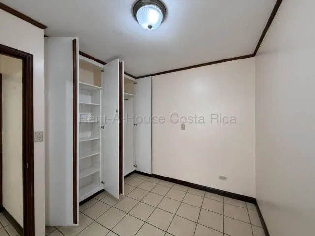 RAH 27-790 Apartamento en Condominio, ubicado en una zona centrica y muy conveniente que facilita el desplazamiento hacia distintos puntos de la ciudad. Su cercanía con la UCR, ..., photo 3