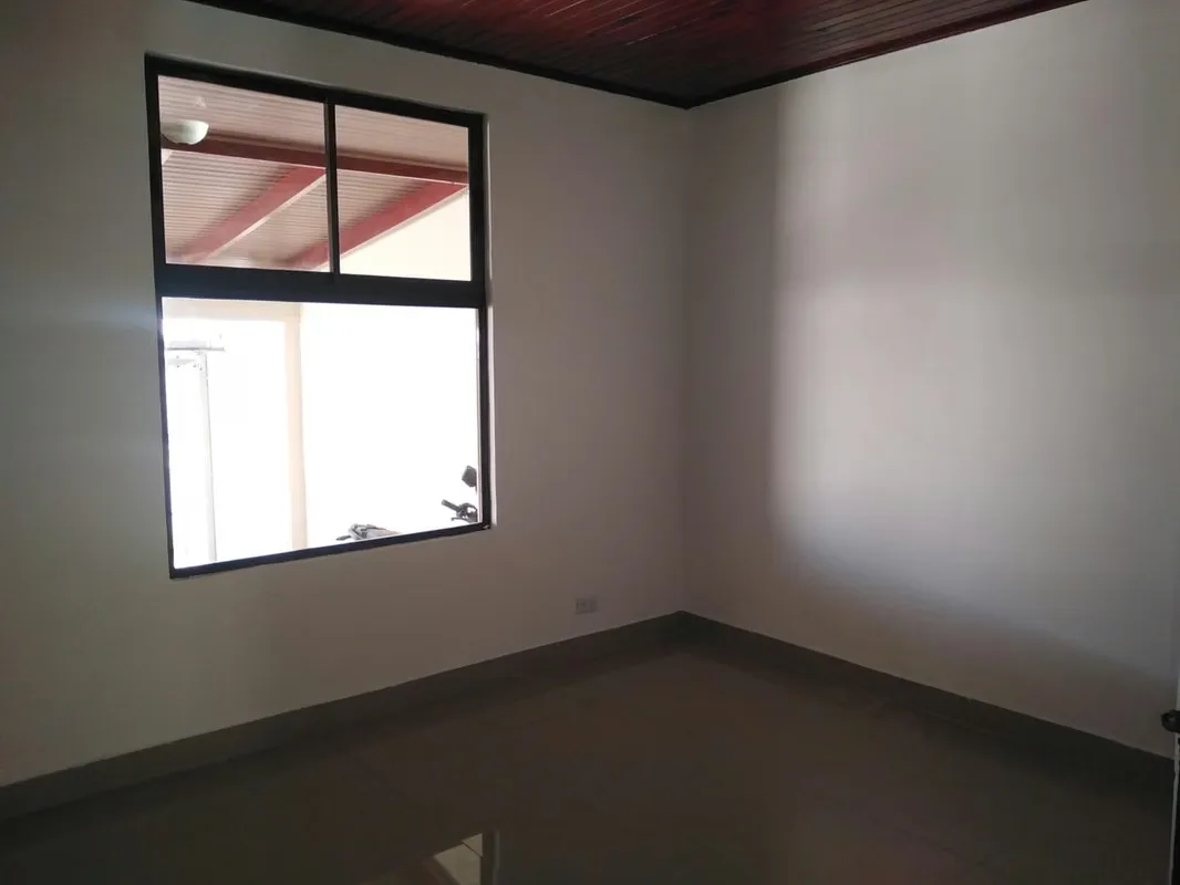 ¡Tu próximo hogar te espera en Mata de Plátano, Guadalupe! Esta casa de una planta se encuentra en un residencial tranquilo y seguro, con fácil acceso a la vía principal y cerca de ..., photo 5