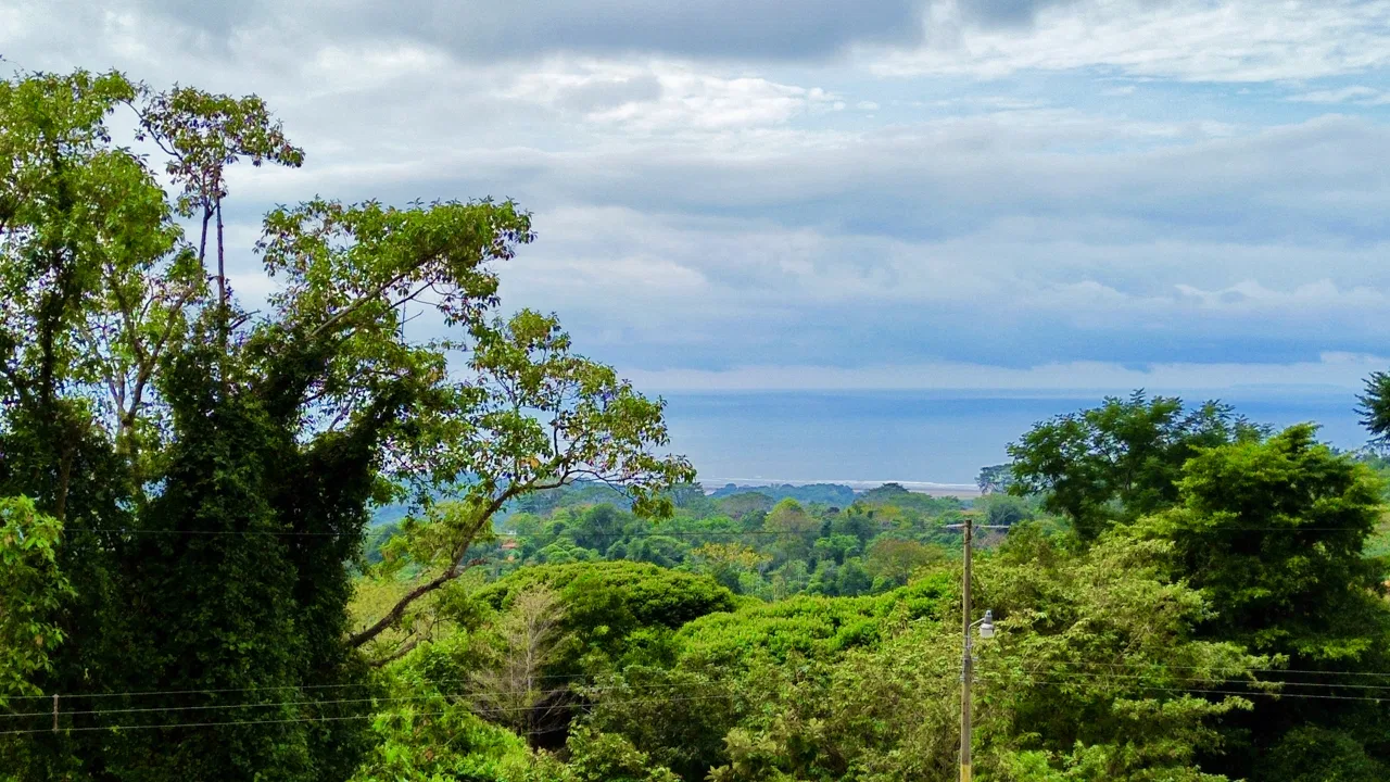 Lote con vista al mar y al atardecer - Listo para construir