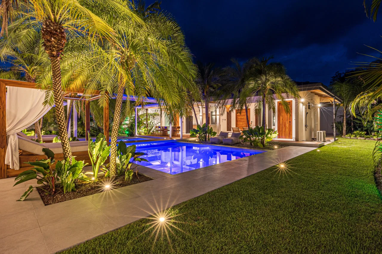 CASA OHANA LUXURY VILLA- WALKING DISTANCE TO THE BEACH- 0.22 ACRES, photo 5