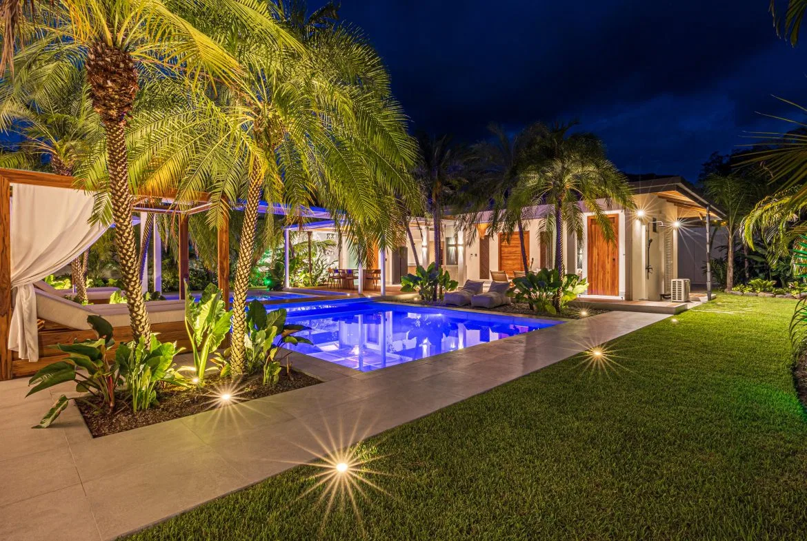 CASA OHANA LUXURY VILLA- WALKING DISTANCE TO THE BEACH- 0.22 ACRES, photo 6