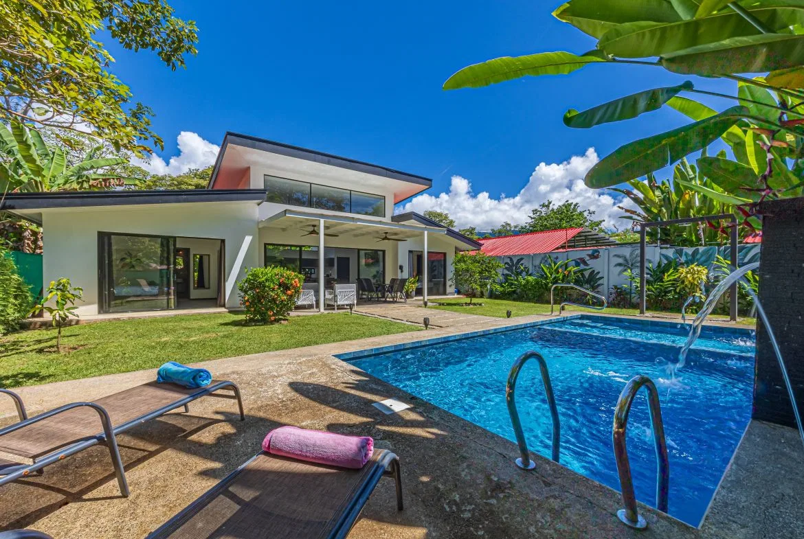 PROPERTY WITH THREE BEDROOM IN BAHIA CENTER WITH BEAUTIFUL VIEWS OF THE GARDEN – 0.12 ACRES, photo 2