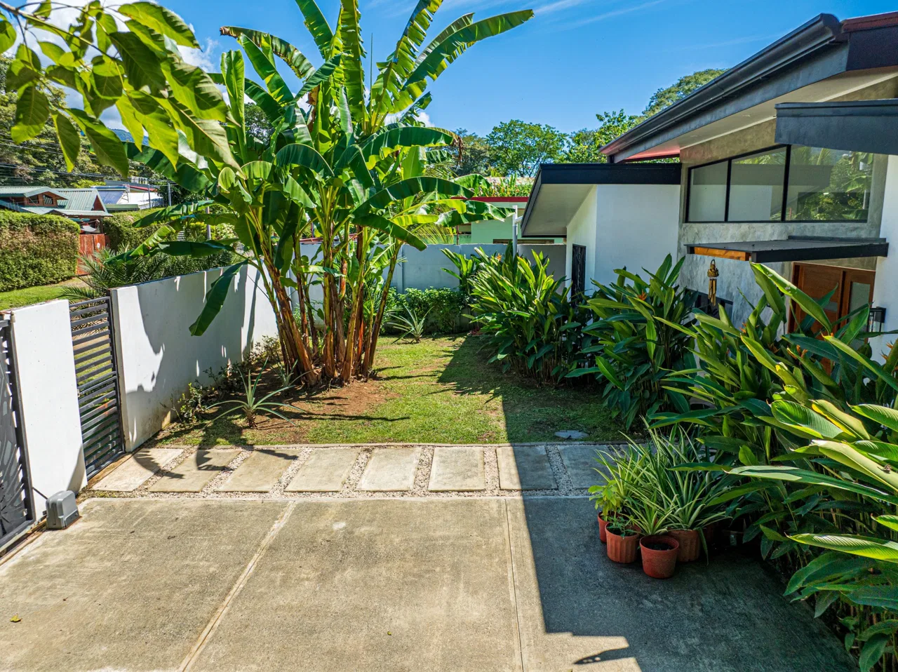 PROPERTY WITH THREE BEDROOM IN BAHIA CENTER WITH BEAUTIFUL VIEWS OF THE GARDEN – 0.12 ACRES, photo 9