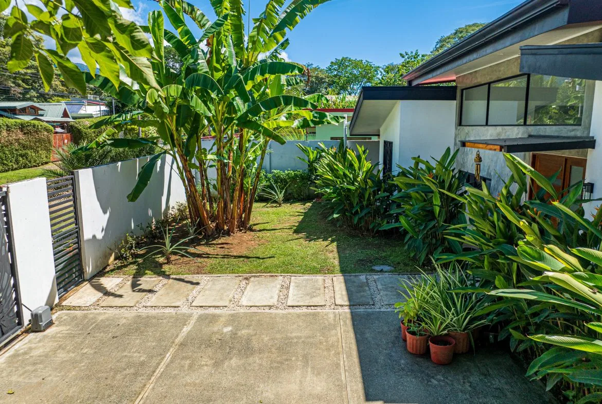 PROPERTY WITH THREE BEDROOM IN BAHIA CENTER WITH BEAUTIFUL VIEWS OF THE GARDEN – 0.12 ACRES, photo 10