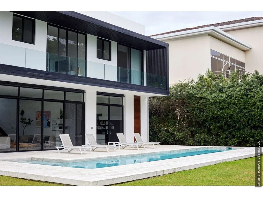 CASA DE LUJO EN CONDOMINIO, SANTA ANA