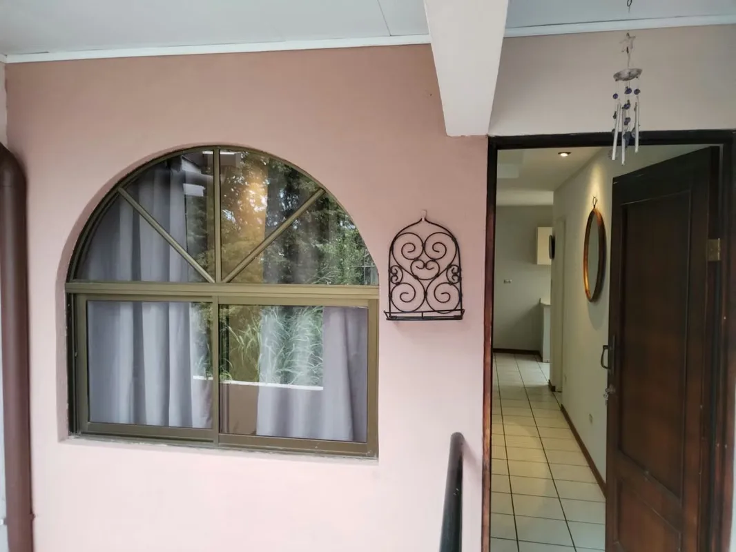 Apartamento para 1 o pareja, ubicado en las cercanías de Plaza Los Colegios y Lincoln Plaza. Cuenta con cortinas, muebles de cocina, closet, termoducha y un estacionamiento. No se ..., photo 5