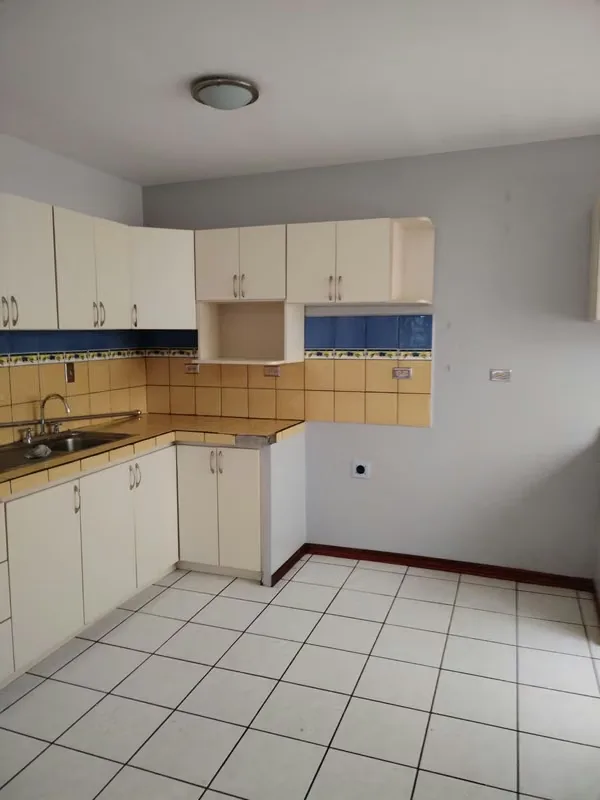 Apartamento para 1 o pareja, ubicado en las cercanías de Plaza Los Colegios y Lincoln Plaza. Cuenta con cortinas, muebles de cocina, closet, termoducha y un estacionamiento. No se ..., photo 7