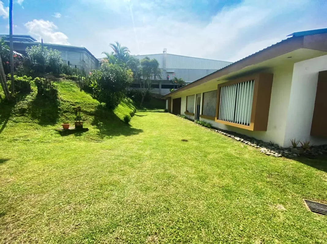 Terreno en venta con almacén y casa en Guayabos, photo 3