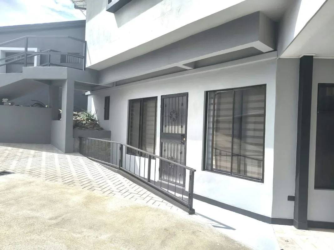ALQUILER  POZOS NORTE GUACHEPELÍN  SANTA ANA 2 HABITACIONES 2 BAÑOS 2 PARQUEOS Techados 120 M² PET FRIENDLY