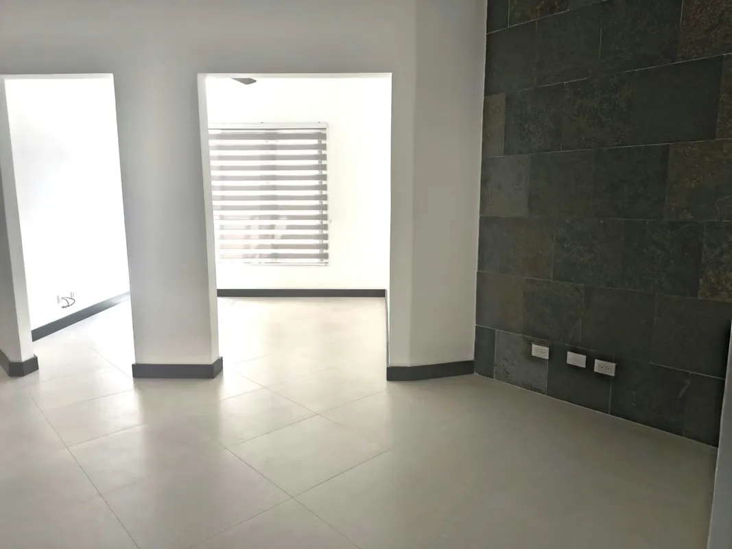 ALQUILER  POZOS NORTE GUACHEPELÍN  SANTA ANA 2 HABITACIONES 2 BAÑOS 2 PARQUEOS Techados 120 M² PET FRIENDLY, photo 2
