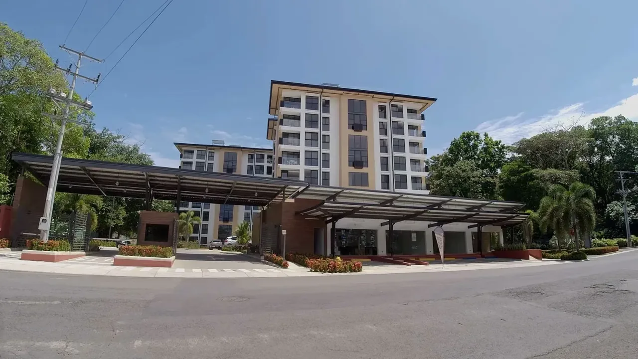 This property features a built area of 75 m2, ideal for living in comfort and convenience. ...