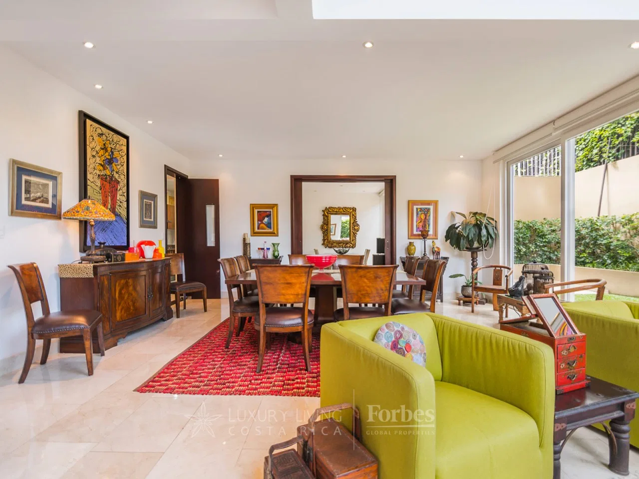Beautiful and ample house in the exclusive community