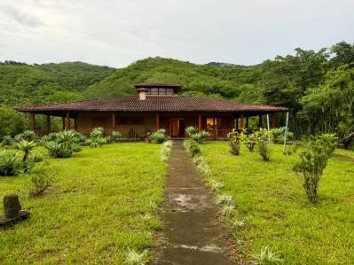 Exclusiva finca colonial de 9 hectáreas con residencia para invitados – Ciudad Colón, Costa Rica
