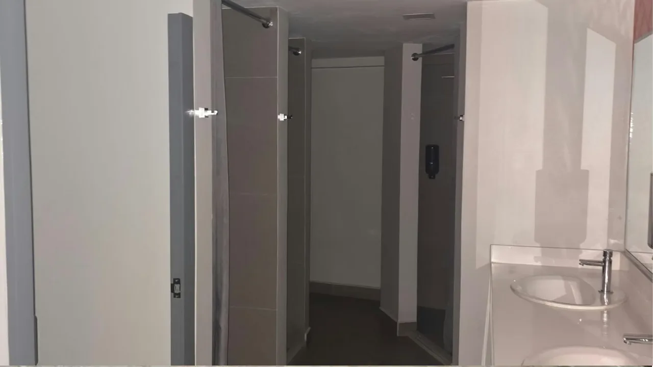 Extensive Local Commercial for Rent in Prestigious Shopping Centre, photo 3