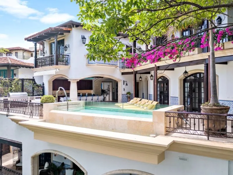 7 Bed Single Family Homes For Sale in Playa Danta, photo 2
