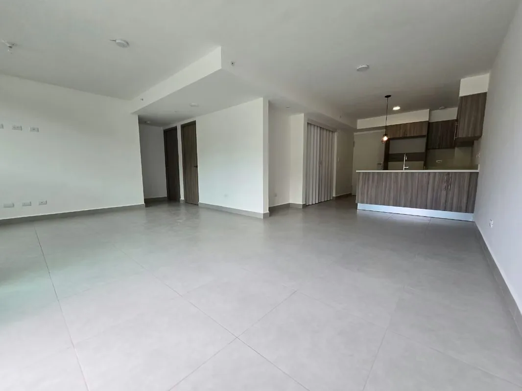 ¿Buscas un hogar moderno, cómodo y súper céntrico? Este espectacular apartamento casi a estrenar combina la ...