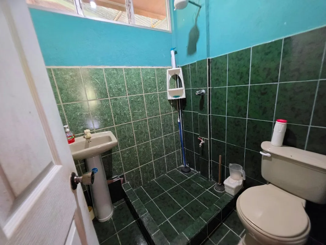 La finca posee una casa en muy buen estado, con 3 habitaciones y un baño completo. Garaje techado para ..., photo 12