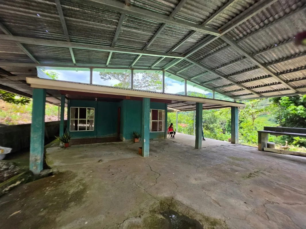 La finca posee una casa en muy buen estado, con 3 habitaciones y un baño completo. Garaje techado para ..., photo 3