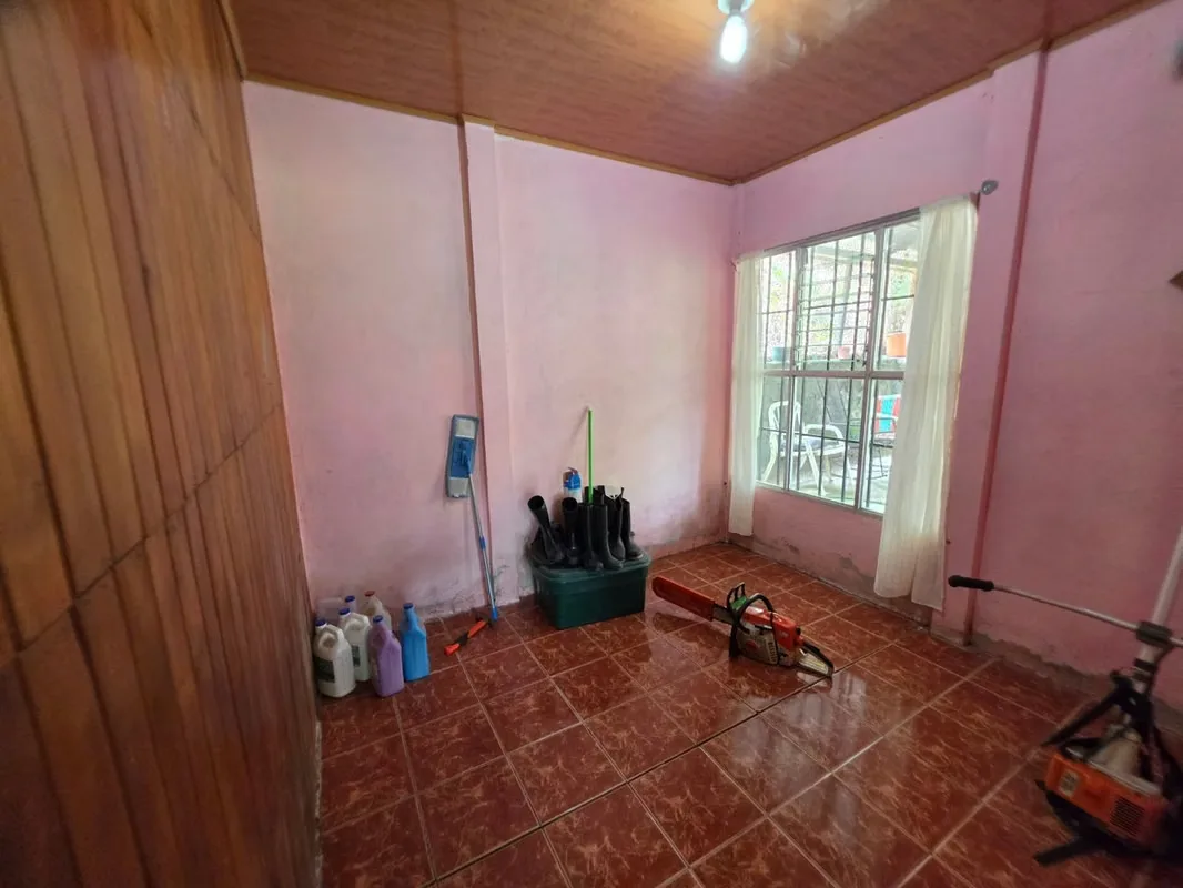 La finca posee una casa en muy buen estado, con 3 habitaciones y un baño completo. Garaje techado para ..., photo 9