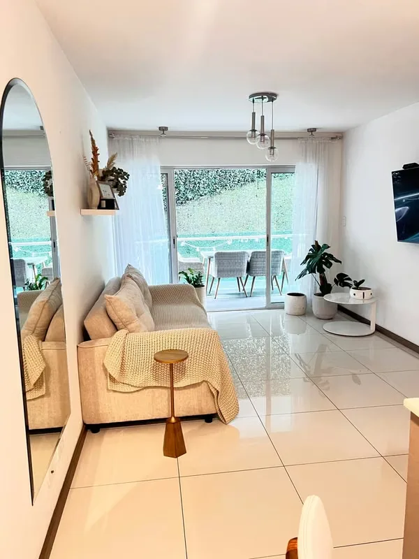 Descubre este hermoso apartamento ubicado en el quinto piso, diseñado para ofrecerte comodidad, ...