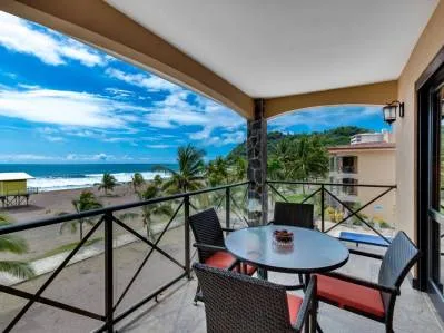Lujoso Penthouse Frente al Mar con Vista Panorámica en Playa Jacó