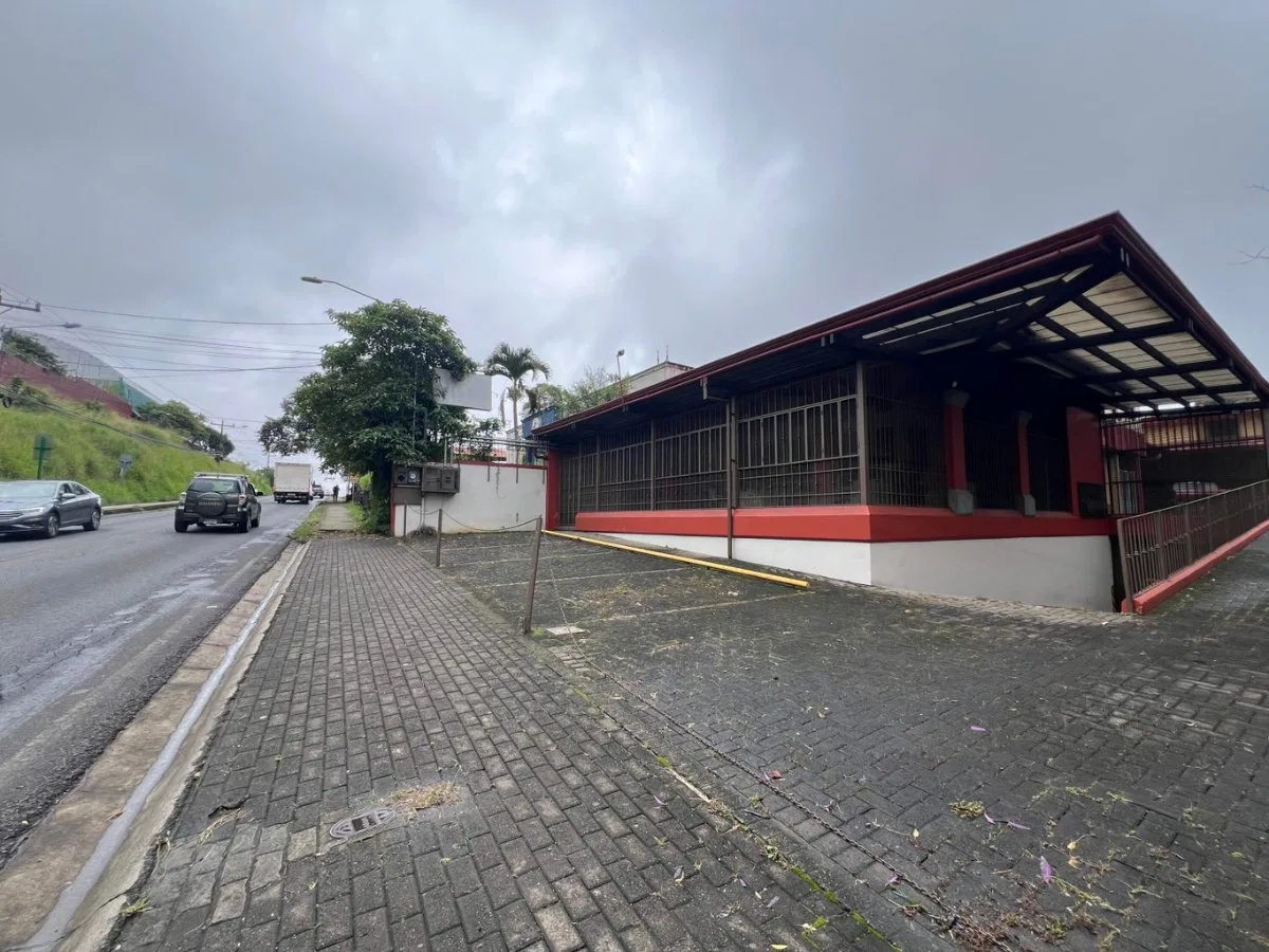 Venta de edificio comercial con salones de eventos en Heredia #27-646 GS - Venta en Heredia