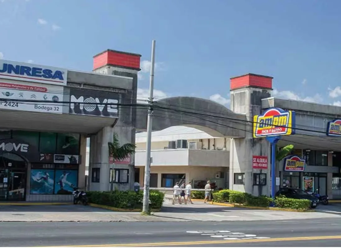 Commercial place located in La Uruca, opposite main street, in a high demand industrial and commercial area, ...