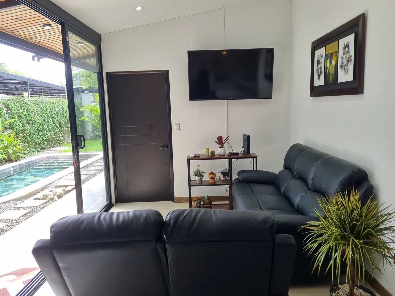 WALKING DISTANCE TO THE BEACH 3-BEDROOM TURN KEY HOUSE IN UVITA, photo 11