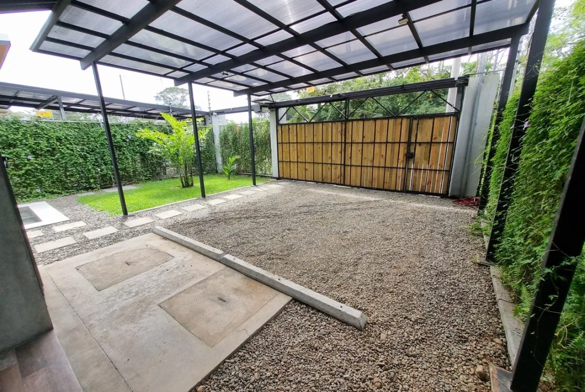 WALKING DISTANCE TO THE BEACH 3-BEDROOM TURN KEY HOUSE IN UVITA, photo 8