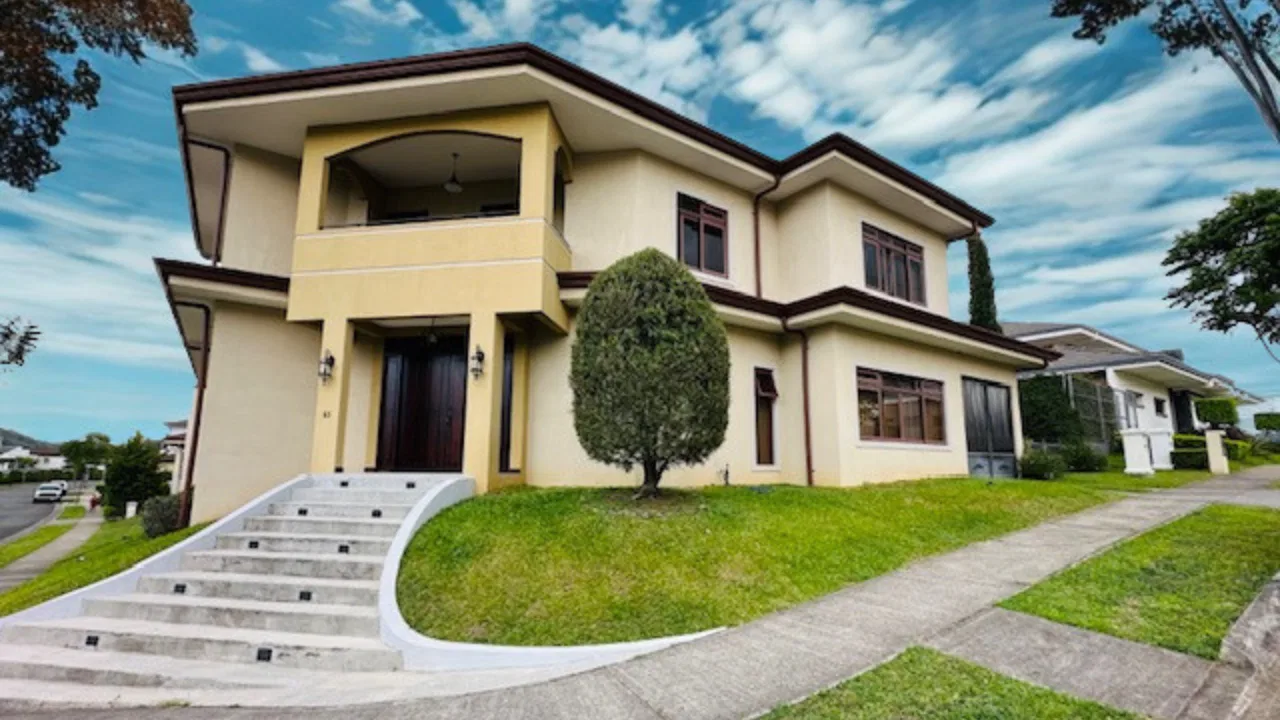Casa de 4 habitaciones en Condominio Tierras del Este, Curridabat
