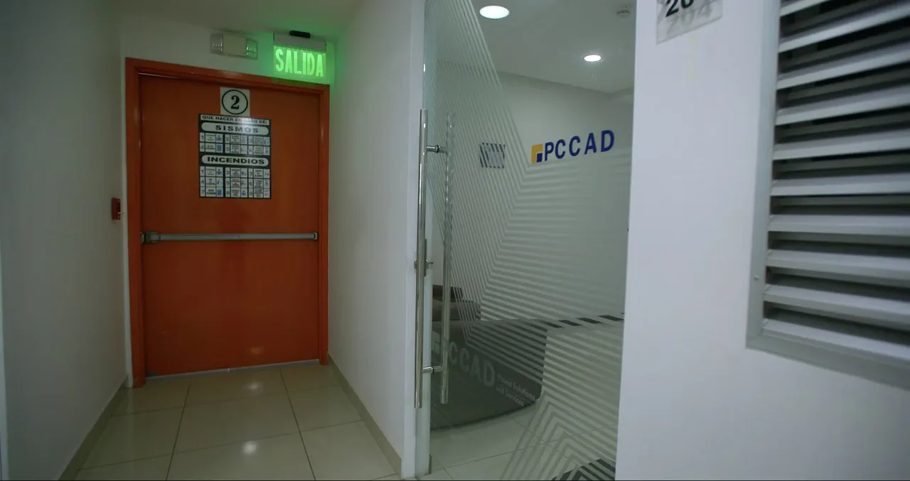 Ubicada en Oficentro La Virgen II, Edificio #8, Local 204 (segundo piso), esta oficina de 80 m² ofrece un espacio funcional, bien distribuido y completamente preparado para operación ..., photo 2