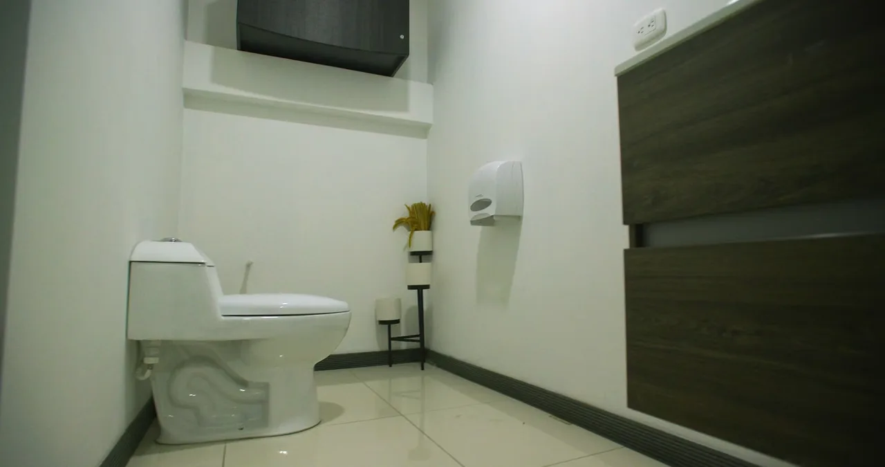 Ubicada en Oficentro La Virgen II, Edificio #8, Local 204 (segundo piso), esta oficina de 80 m² ofrece un espacio funcional, bien distribuido y completamente preparado para operación ..., photo 16