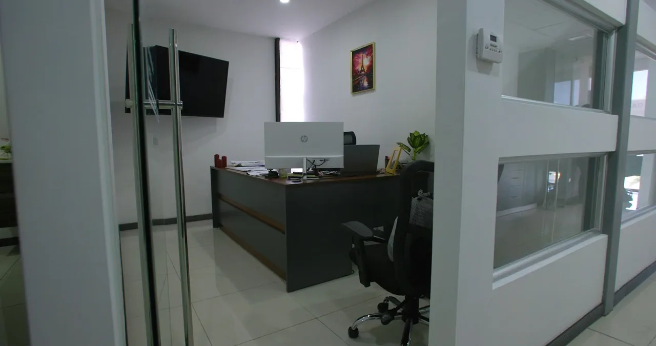 Ubicada en Oficentro La Virgen II, Edificio #8, Local 204 (segundo piso), esta oficina de 80 m² ofrece un espacio funcional, bien distribuido y completamente preparado para operación ..., photo 8