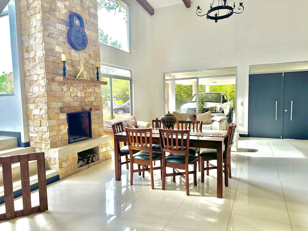 Se vende casa independiente en San Rafael de Montes de Oca. Se ubica en una calle segura y tranquila. La casa cuenta con portón eléctrico, y nos recibe su moderna fachada con espacio ..., photo 6