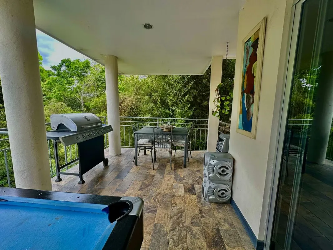 Se vende casa independiente en San Rafael de Montes de Oca. Se ubica en una calle segura y tranquila. La casa cuenta con portón eléctrico, y nos recibe su moderna fachada con espacio ..., photo 8