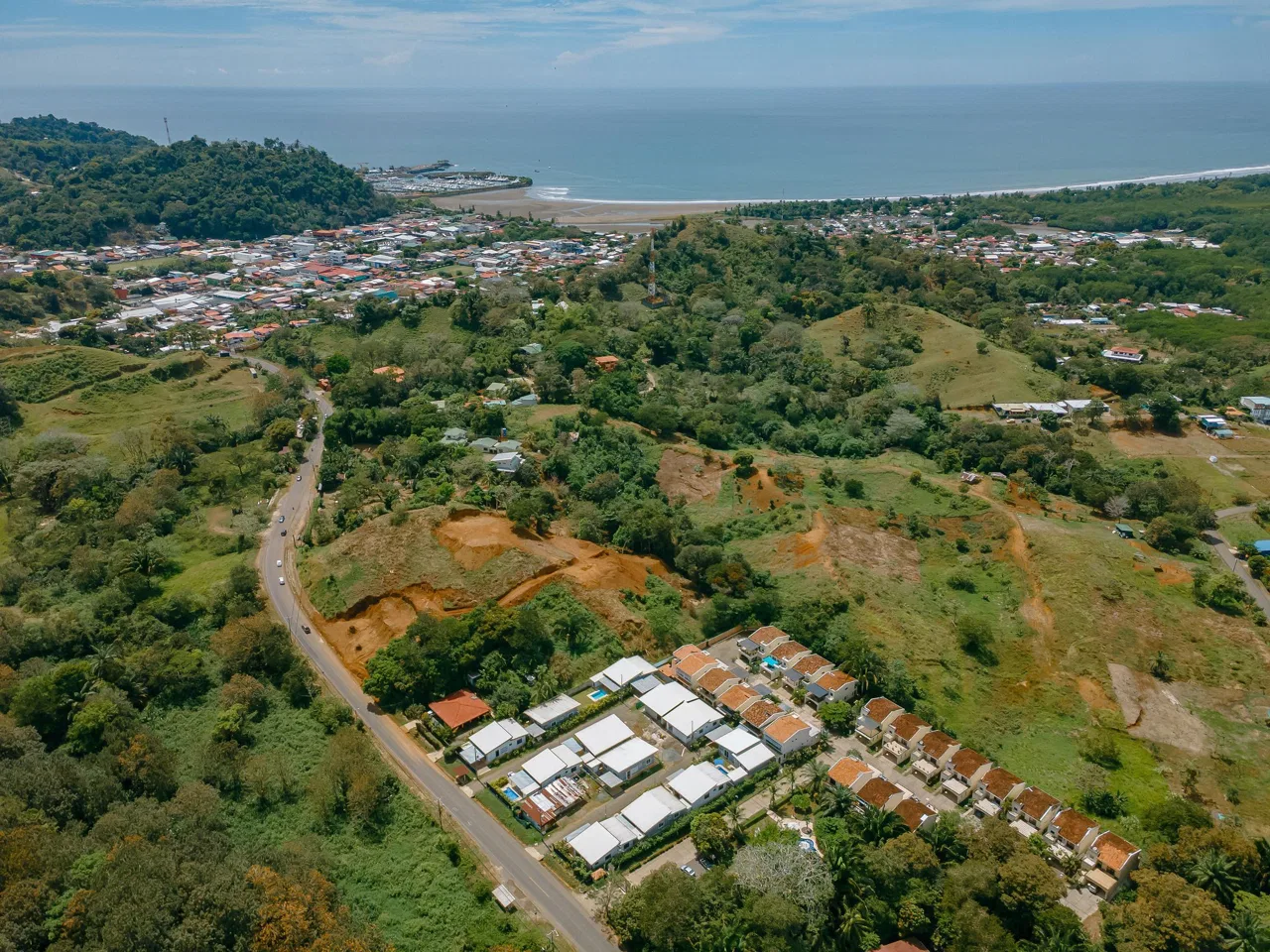 Quepos Hills Villa with pool and covered patio and tropical gardens! 3BDR Villa