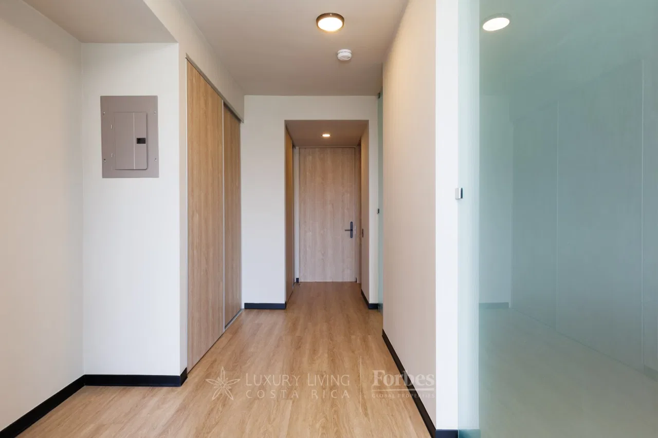 Modern apartment with west-facing views for rent or sale, photo 2
