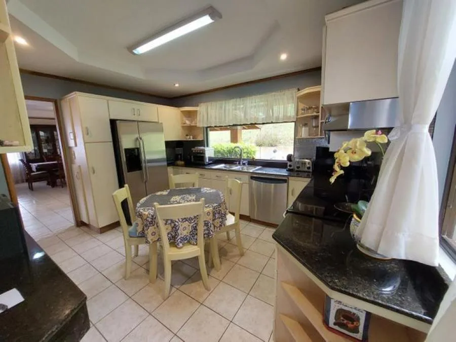 Casa con amplios espacios en exclusivo condominio en El Carmen de Guadalupe RAH 23494 - Venta en Goicoechea, photo 6