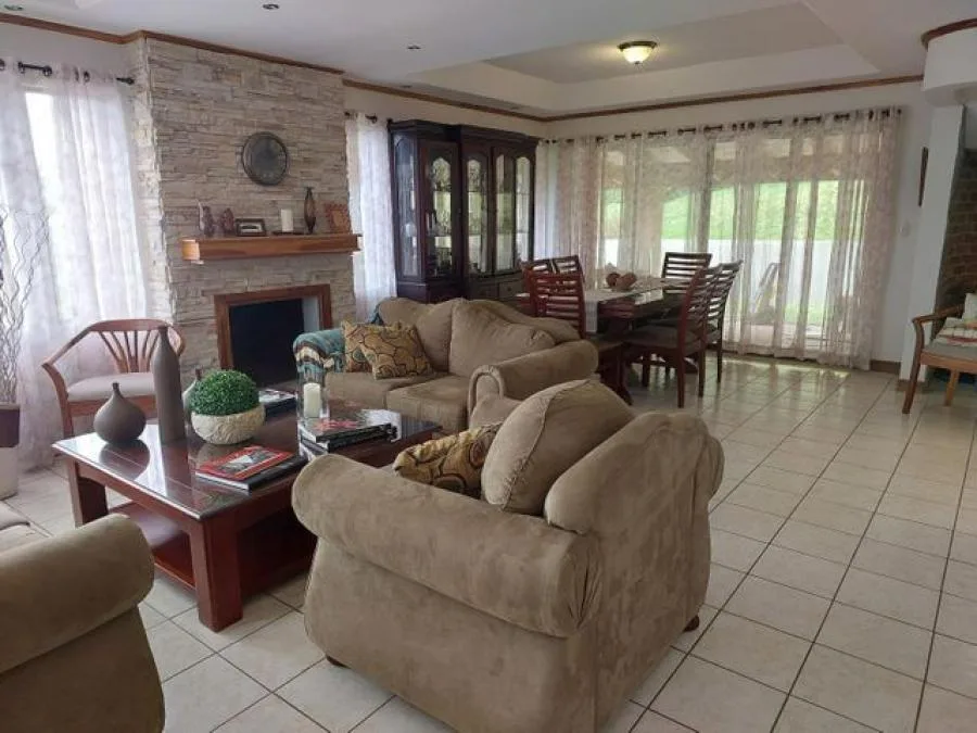 Casa con amplios espacios en exclusivo condominio en El Carmen de Guadalupe RAH 23494 - Venta en Goicoechea, photo 7