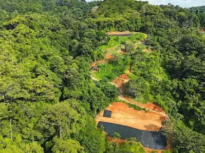 TERRENO DE 30 ACRES CON ACCESO AL RÍO, CAMINOS Y PLATAFORMAS PARA CONSTRUCCIÓN EN LAGUNAS