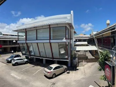 Excelente espacio comercial en el centro de Jacó
