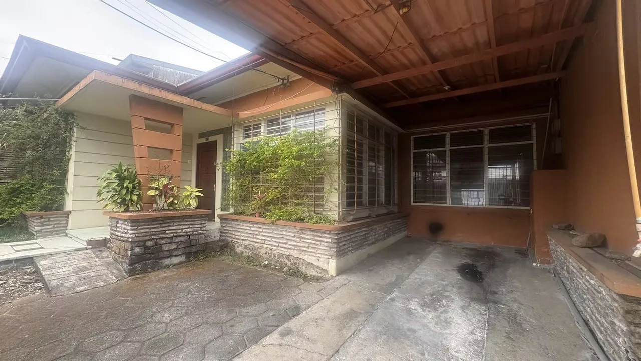 House for Sale with Mixed-Use Zoning in Barrio San Bosco, San José (AD)